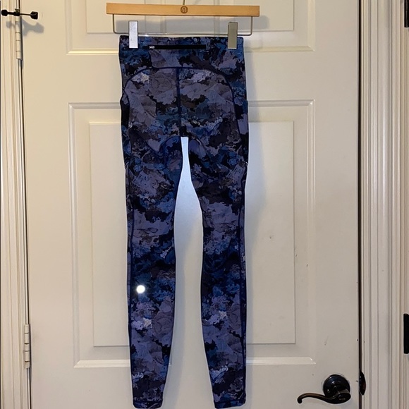 🍋 Lululemon Floral / Camo Print Leggings Size 2 - Picture 2 of 5